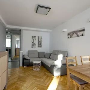 Aleja 3 Maja 7b By Homeprime Apartament Warszawa